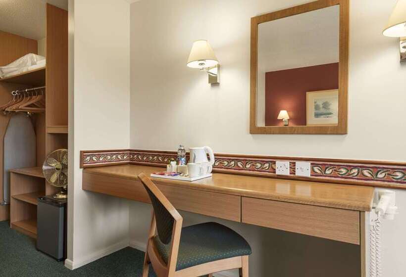 Hotel Days Inn Michaelwood M5