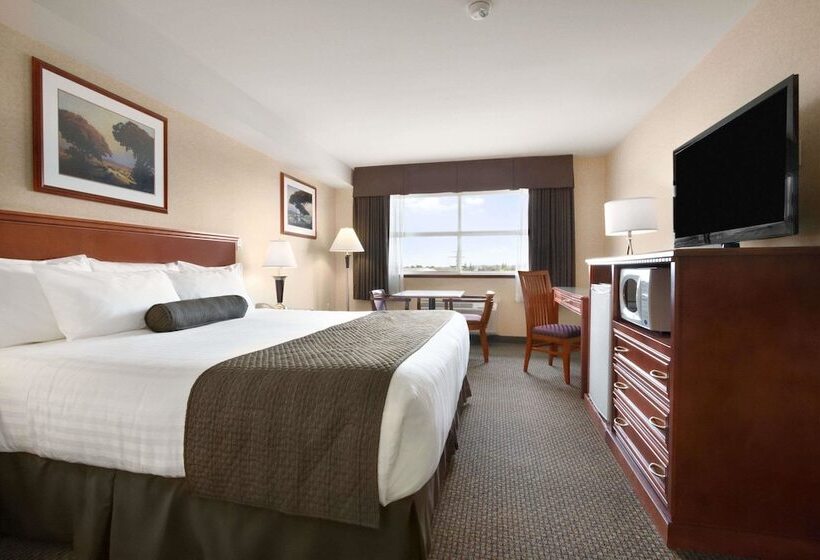 Hotelli Days Inn & Suites By Wyndham Langley