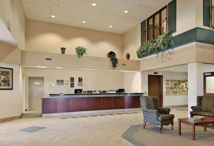 호텔 Days Inn & Suites By Wyndham Winkler