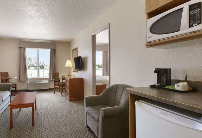 Hotel Days Inn & Suites By Wyndham Winkler