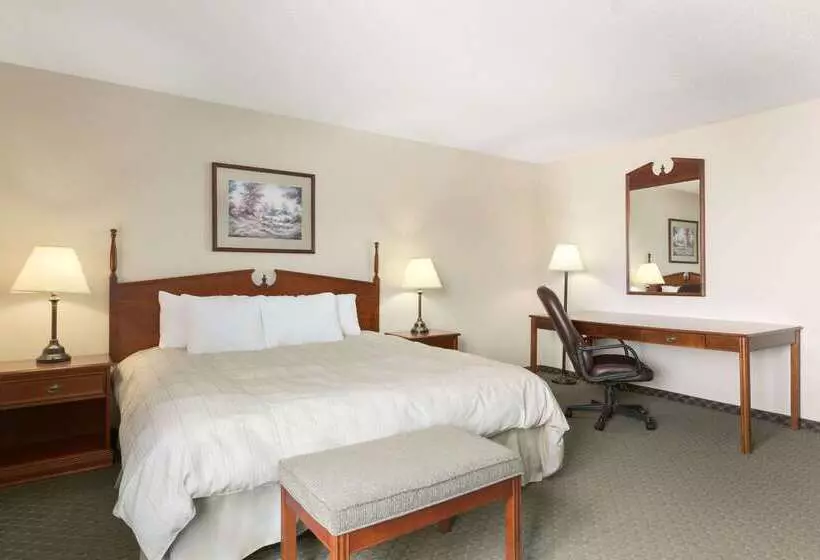 호텔 Days Inn & Suites By Wyndham Winkler