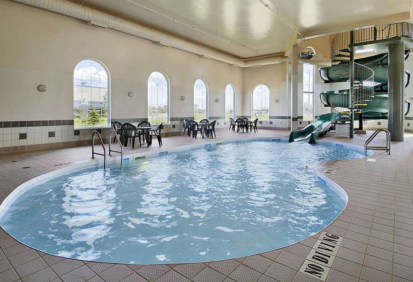 Hotel Days Inn & Suites By Wyndham Winkler