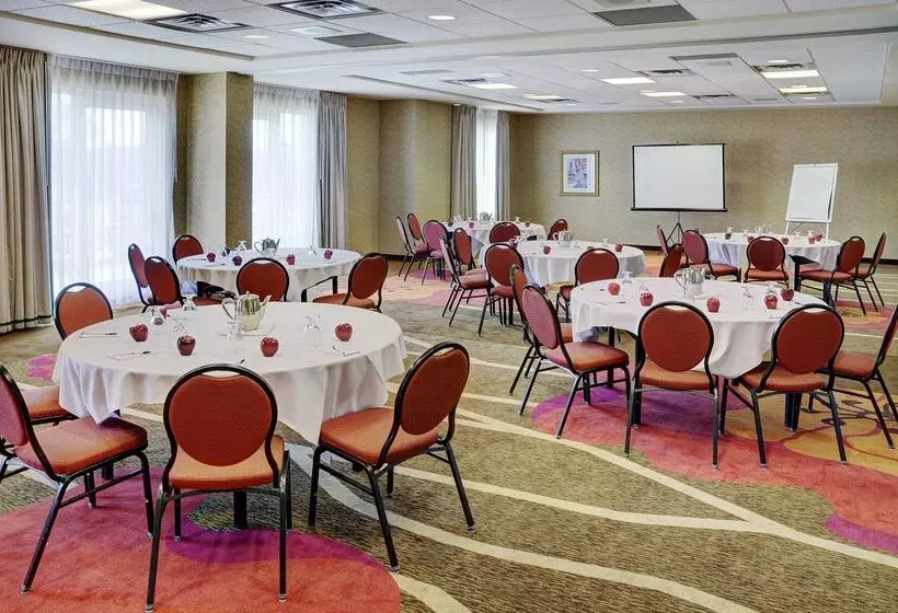 Отель Hilton Garden Inn Kitchener/cambridge