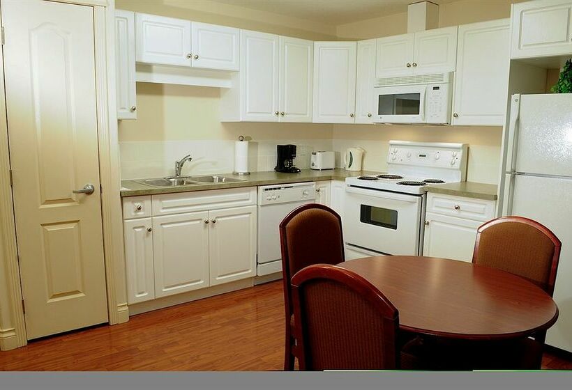 هتل Inuvik Capital Suites