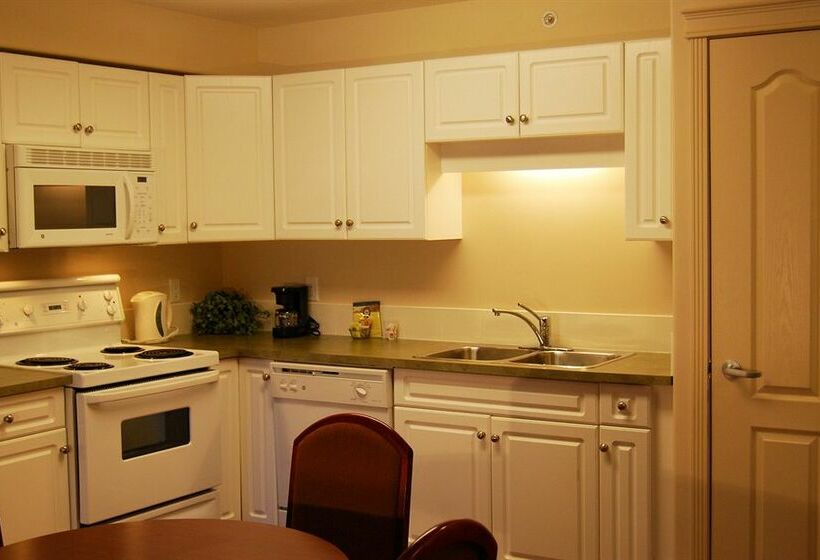 هتل Inuvik Capital Suites