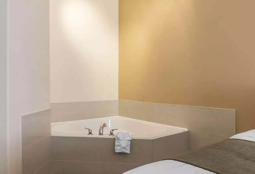 هتل Quality Inn Airport