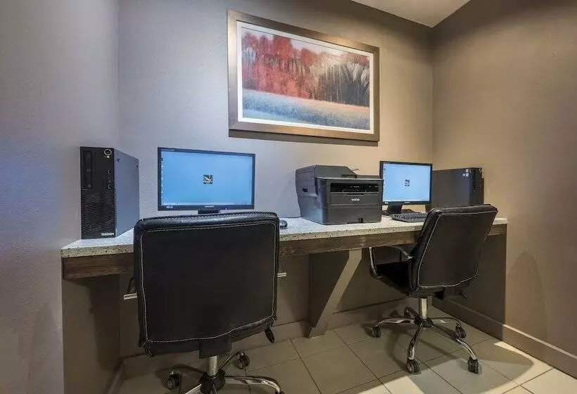 هتل Quality Inn Airport