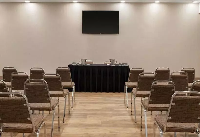 호텔 Canalta Airdrie