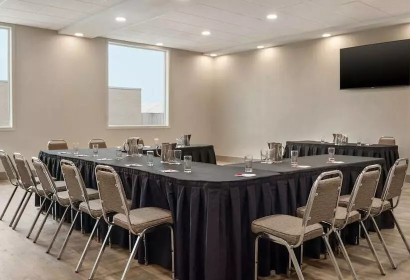 호텔 Canalta Airdrie