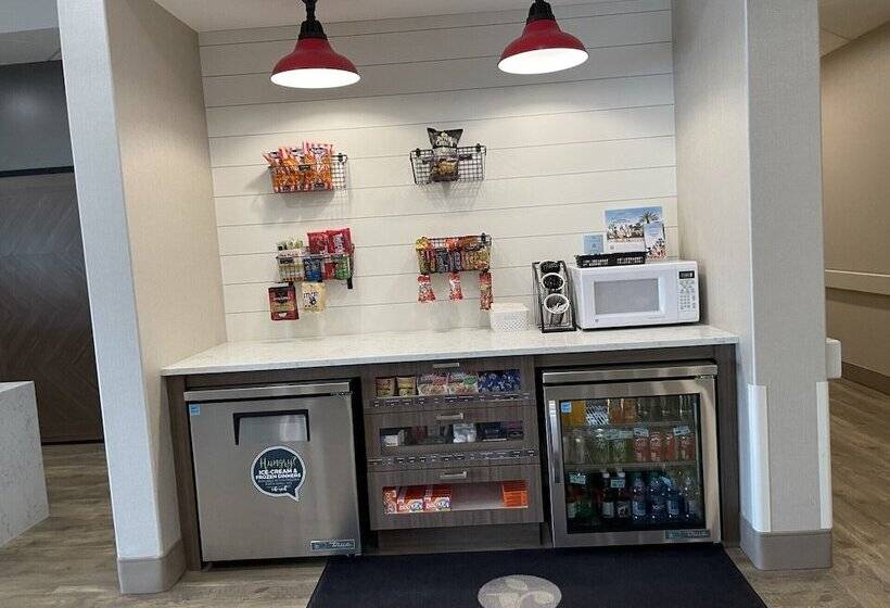 Отель Canalta Airdrie