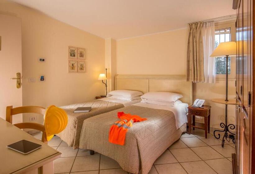 هتل Selva Candida