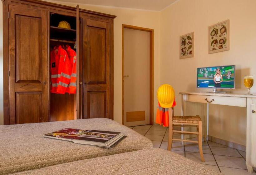 هتل Selva Candida