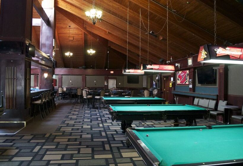 Отель Slave Lake Inn & Conference Centre