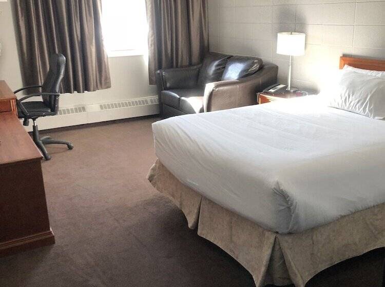 Отель Slave Lake Inn & Conference Centre