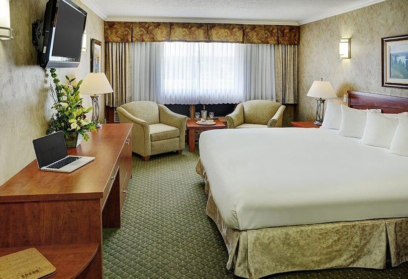 Отель Slave Lake Inn & Conference Centre