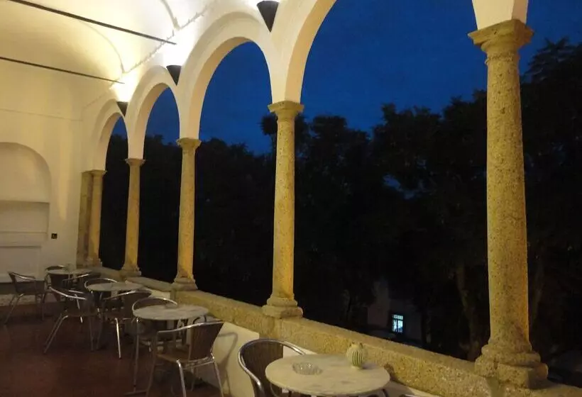 هتل Solar De Monfalim