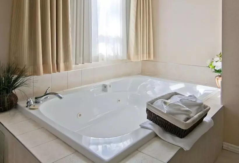 בית מלון כפרי Travelodge By Wyndham Trenton