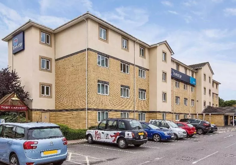 Отель Travelodge Harlow