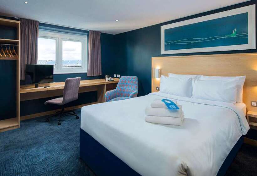 Отель Travelodge St Austell