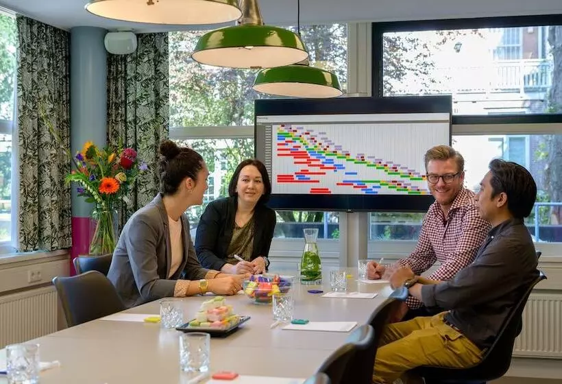 Stayokay Hostel Amsterdam Vondelpark