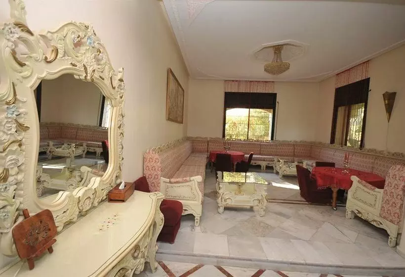 Dar Nilam (Casa de Huespedes)