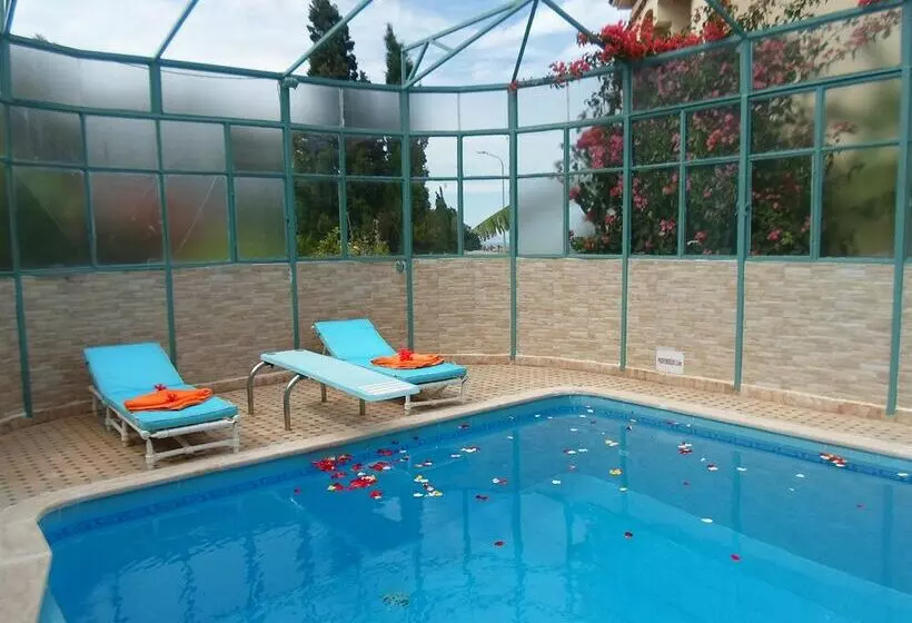 Dar Nilam (Casa de Huespedes)