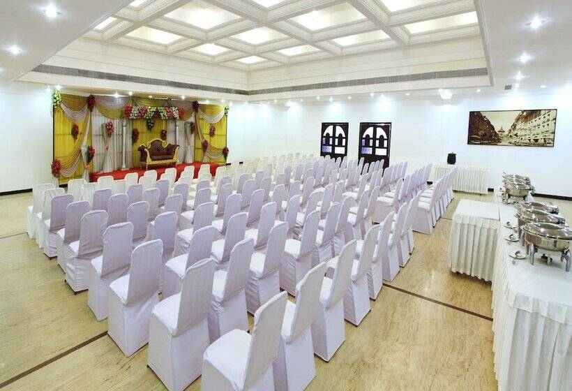 בית מלון כפרי Abu Palace   Chennai