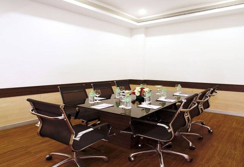 בית מלון כפרי Abu Palace   Chennai