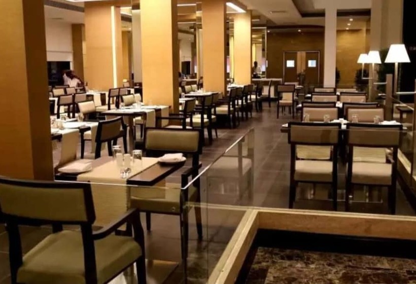 בית מלון כפרי Abu Palace   Chennai