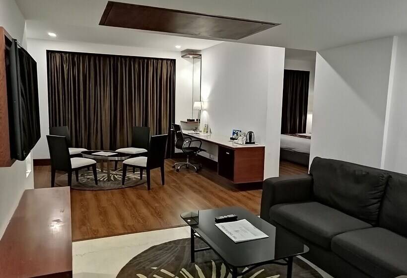 בית מלון כפרי Abu Palace   Chennai