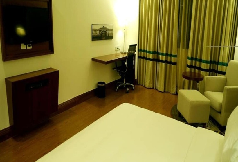 בית מלון כפרי Abu Palace   Chennai