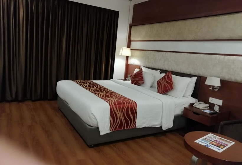 בית מלון כפרי Abu Palace   Chennai