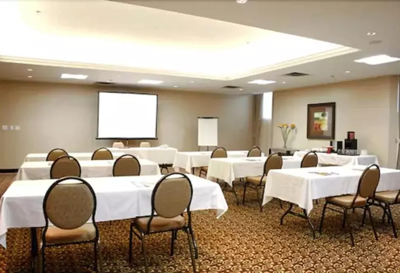 فندق Admiral Inn Mississauga