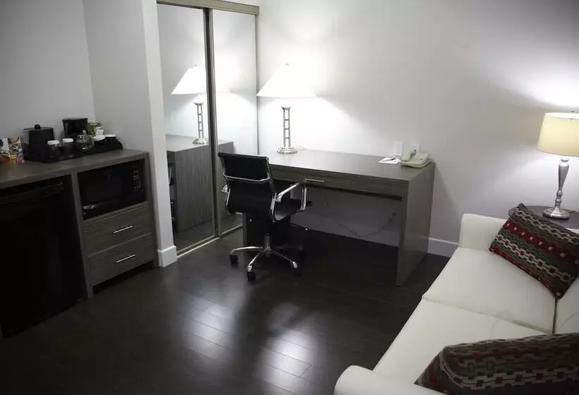 فندق Admiral Inn Mississauga