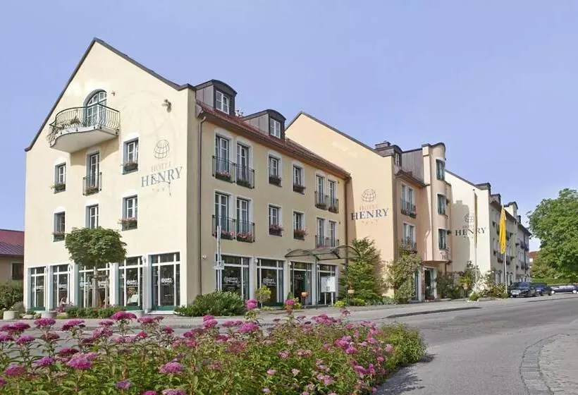 Отель Henry