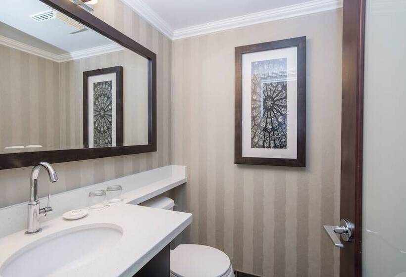 هتل La Grande Residence At The Sutton Place