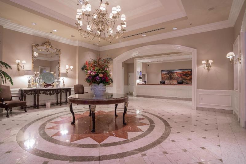 هتل La Grande Residence At The Sutton Place