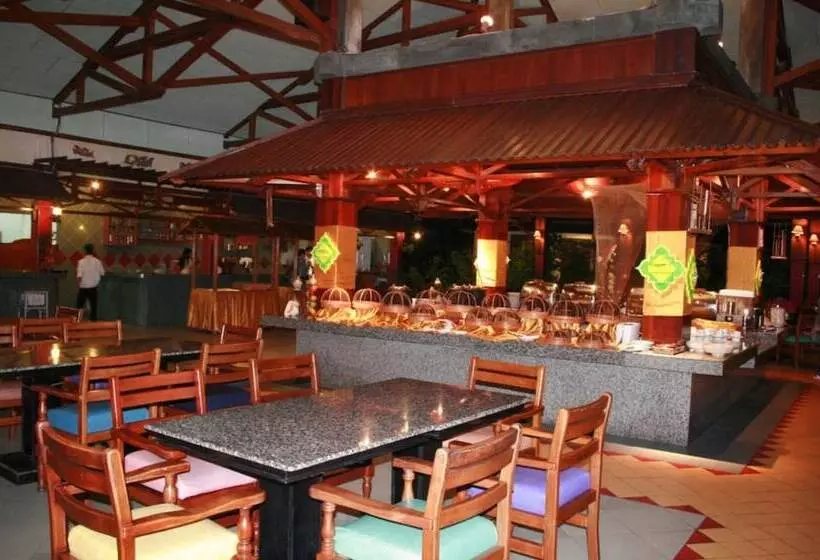 Отель Parai Beach Resort & Spa