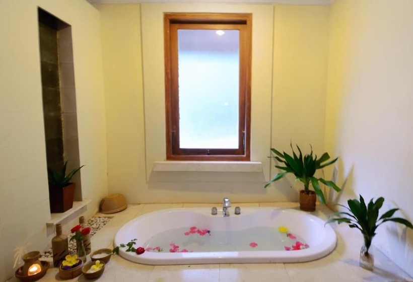 Szálloda Parai Beach Resort & Spa