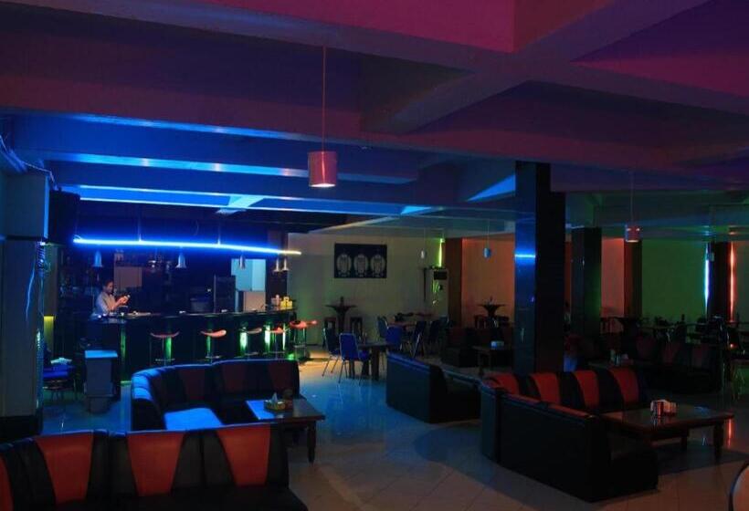 Szálloda Parai Beach Resort & Spa