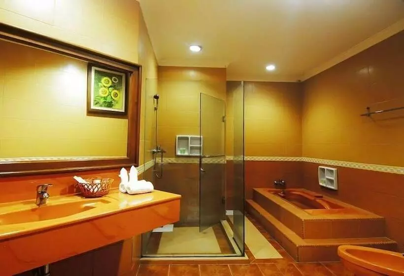 Отель Parai Beach Resort & Spa