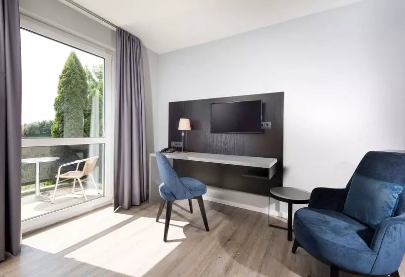 Отель Ramada By Wyndham München Airport