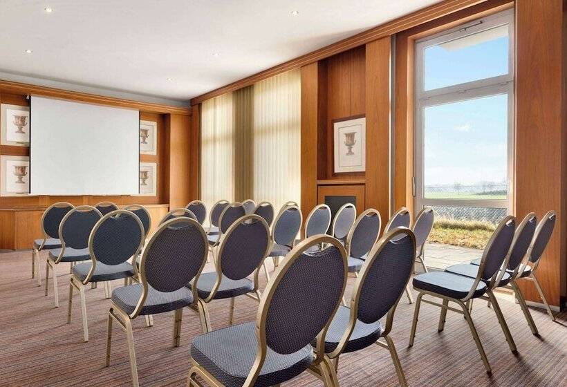 فندق Ramada By Wyndham München Airport