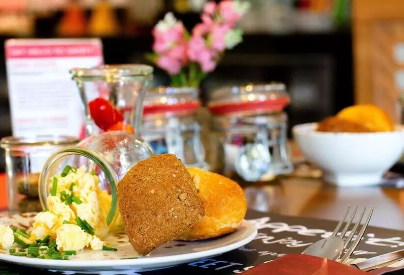 Отель Ramada By Wyndham München Airport