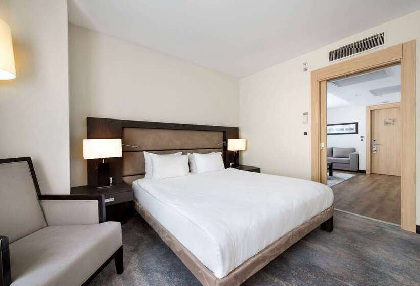 فندق Ramada Plaza By Wyndham Istanbul City Center