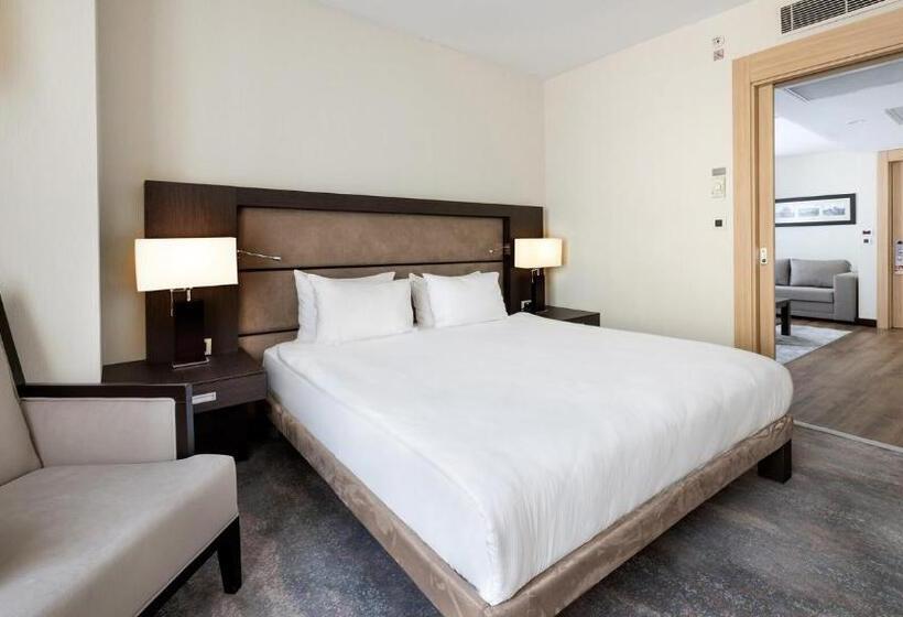 فندق Ramada Plaza By Wyndham Istanbul City Center