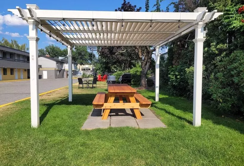 בית מלון כפרי Recreation Inn And Suites