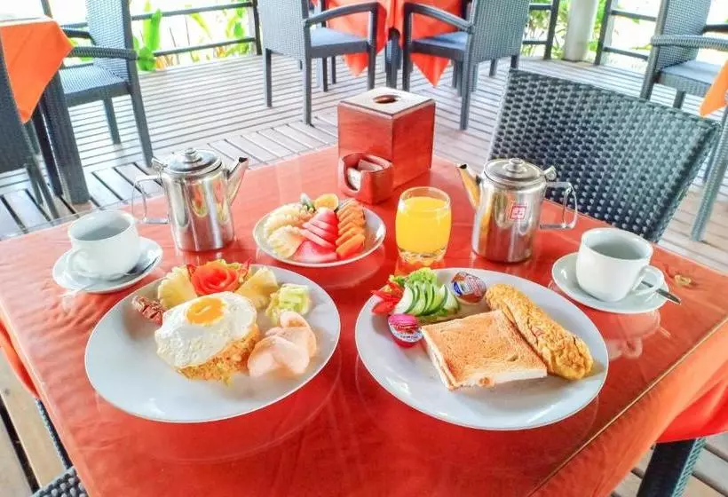 Отель Senggigi Reef