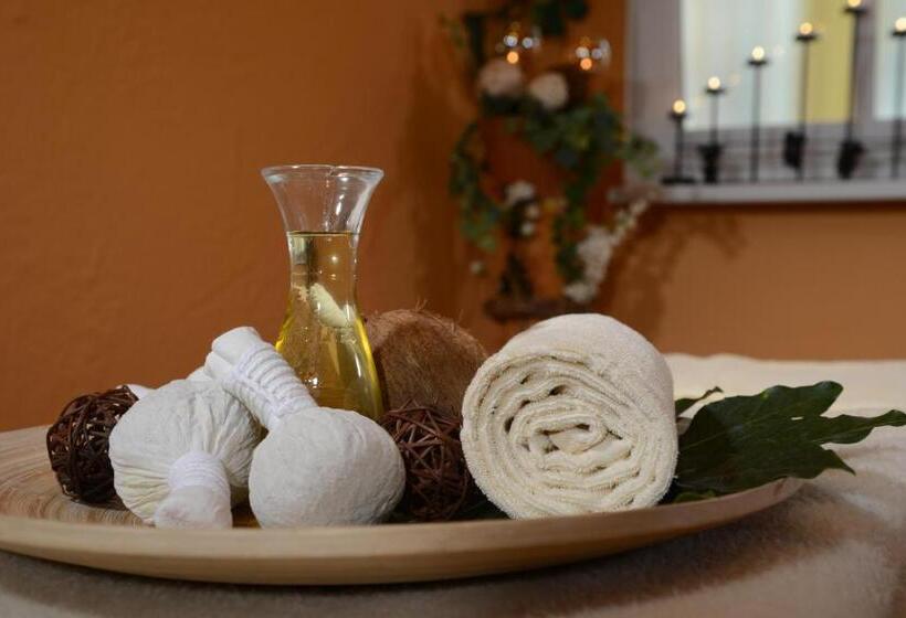 ホテル The Monarch