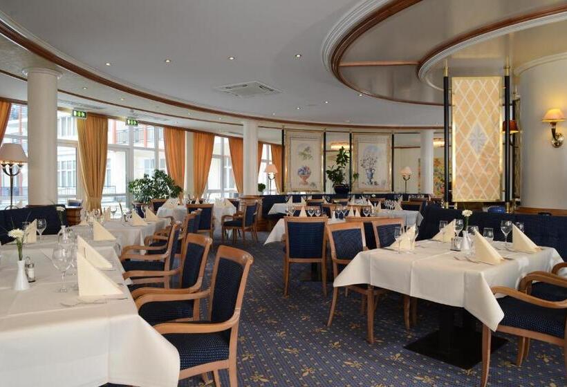 ホテル The Monarch